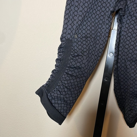 Lululemon In The Flow Scrunch Crops sz 2 gray black - Picture 3 of 8